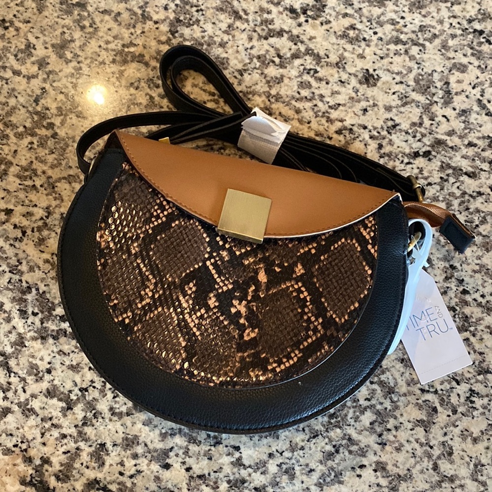 Time and Tru Handbag 🖤